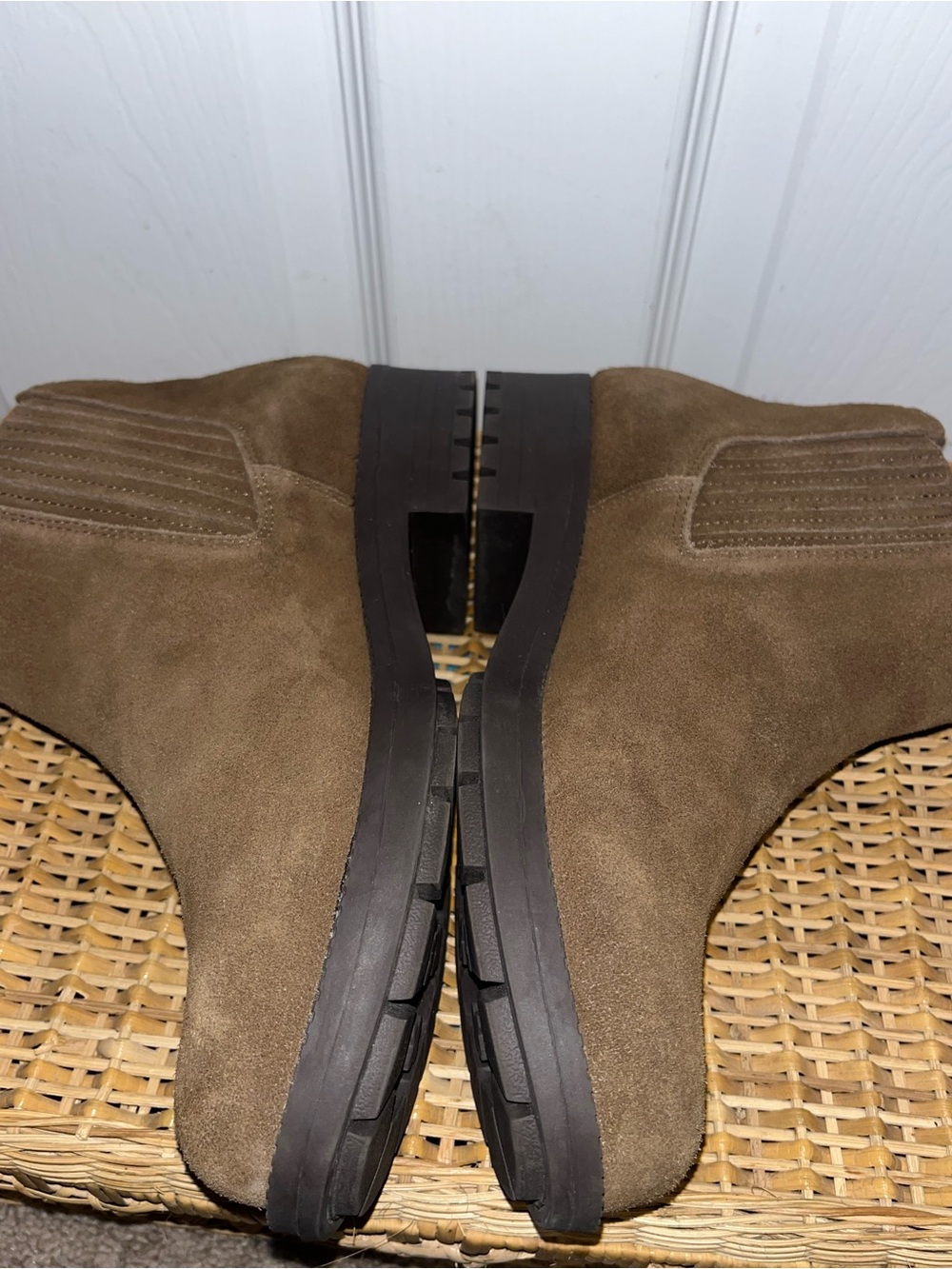 REVITALIGN Kodiak Bluff water-resistant suede Chelsea boots in Bison - Picture 7 of 12